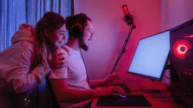 Gamer'lık kızlara mı yoksa erkeklere mi daha çok yakışır?