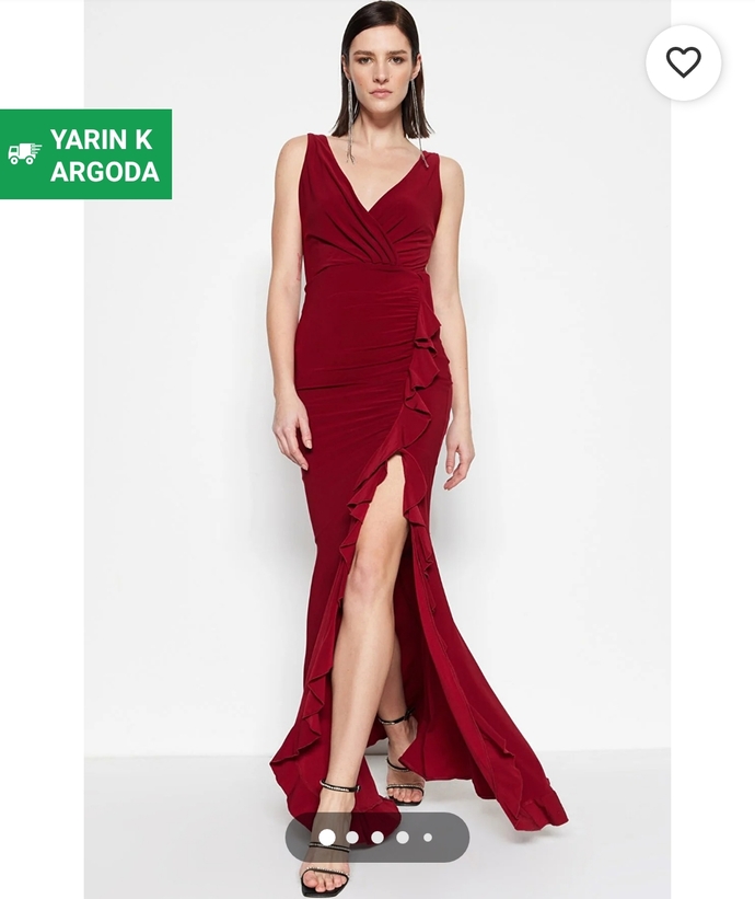 Üniversite mezuniyetim olacakmış. Boyum kısa, nasıl ve ne renk elbise giymeliyim?☺