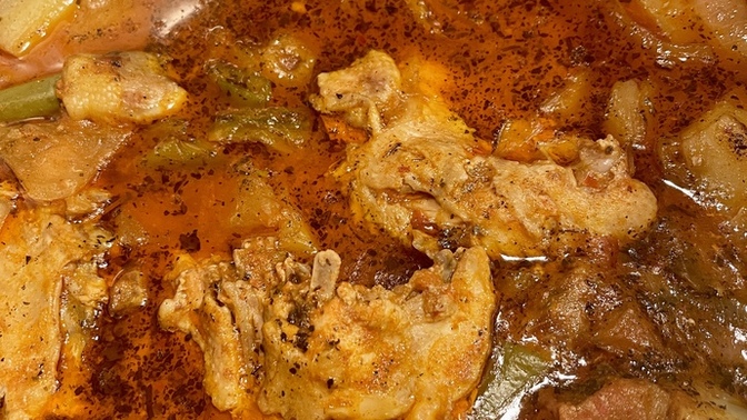 İftara en sevdiğim patatesli tavuk yemeği yaptım, nasıl sence? Sen patatesli tavuk yemeğini sever misin?