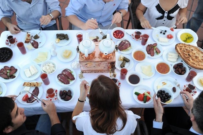 İftar sofralarına davet edildiniz mi ya da ettiniz mi?