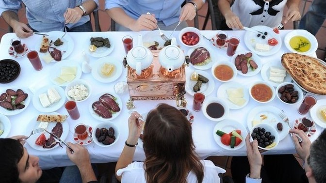 İftar sofralarına davet edildiniz mi ya da ettiniz mi?