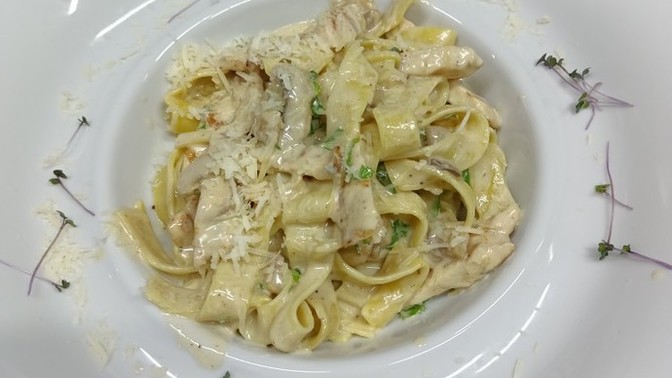 Fettuccine alfredo yaptım, nasıl gözüküyor sizce?