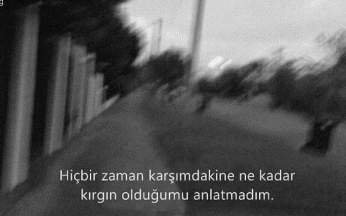 Bir insan birini sevmekten korkar mı ya?