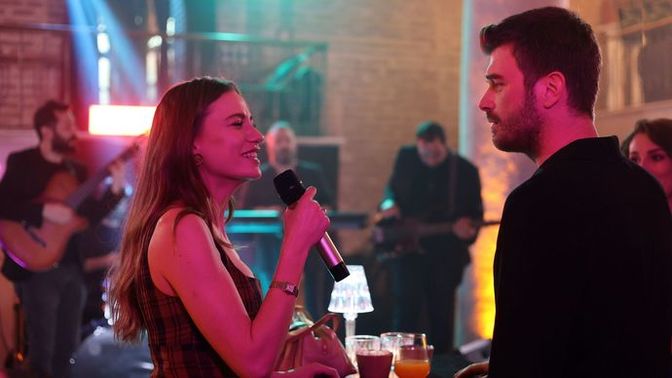 Serenay Sarıkaya'nın Aile dizisindeki şarkı performansı çok konuşuluyor! Nasıl buldunuz?