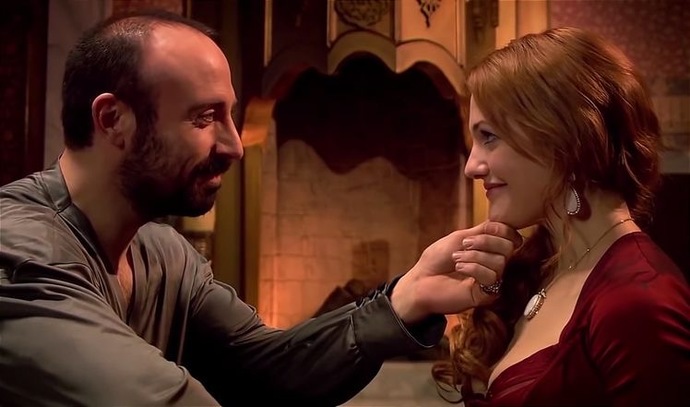 Sultan Süleyman, Hürrem sultanın nesine aşık oldu sizce?