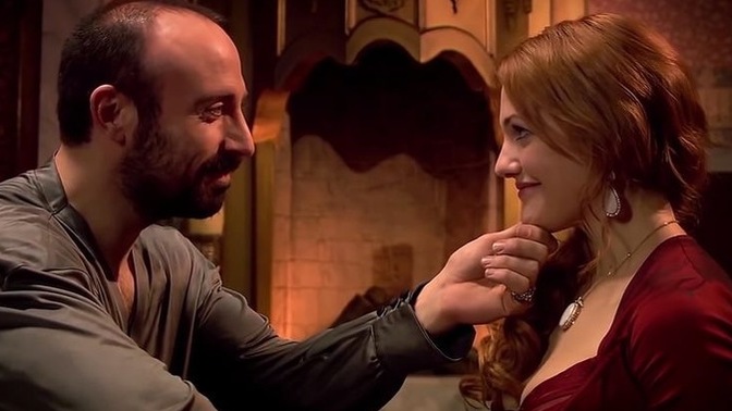 Sultan Süleyman, Hürrem sultanın nesine aşık oldu sizce?