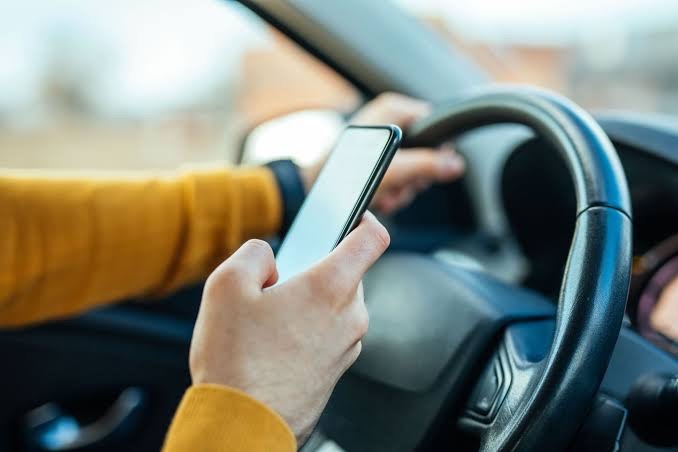 Araçla seyir halinde telefon kullanır mısınız?