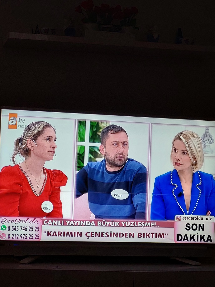 😅😅 abimiz eşi için senin bu çenenden bıktım, dır dır dır. İllallah ettirdin diyerek boşanmak istiyor.