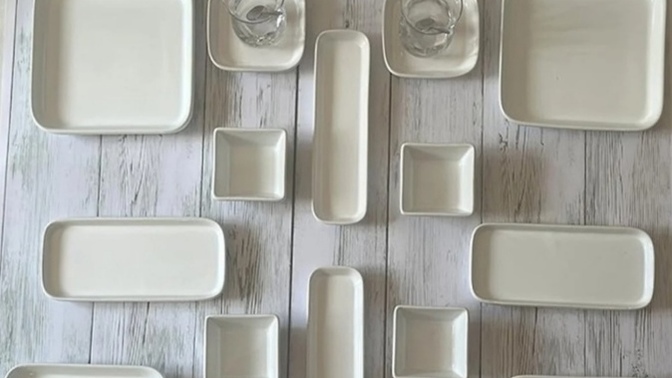 Ev hediyesi için hangisi sizce sade olan kahvaltı tabağı mı diğeri mi?