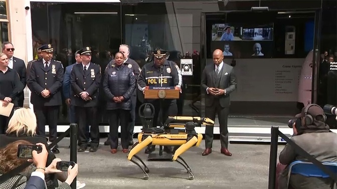 Robot köpek New York’ta işe başlamış. Yakında insanlara ihtiyaç kalmayacak mı?