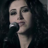 Sana eski günleri özleten şarkıların sahibi kim?