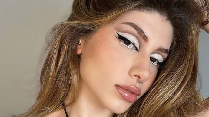 Ya bu ünlülerin nasıl bebek gibi cildi oluyor arkadaş?