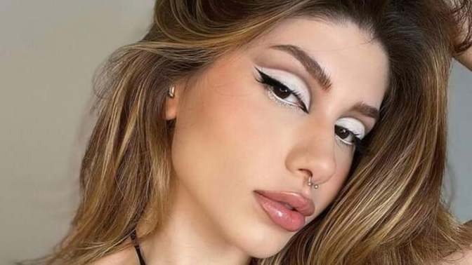 Ya bu ünlülerin nasıl bebek gibi cildi oluyor arkadaş?