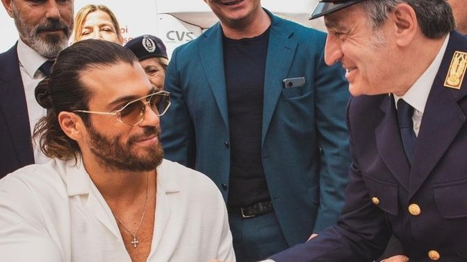 Can Yaman, İtalya Polisi'nin kuruluş yıl dönümünde baş roldü! Oyuncularımızın yurt dışında sevilmesiyle gurur duyuyor musunuz?