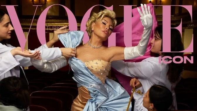 Vogue Türkiye Nisan sayısını, Ajda Pekkan'ın 60. sanat yılına özel hazırladı. Süperstar güzelliğiyle yıllara meydan okumuyor mu?