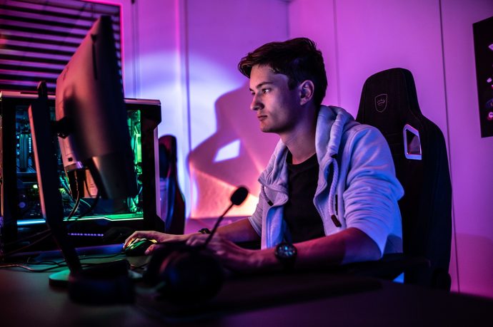 Twitch yayıncılarından favoriniz kim, en çok kimin yayınlarını takip ediyorsunuz?