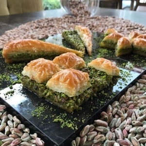 Baklava antep fıstıklı mı yoksa cevizli mi daha iyi gider?