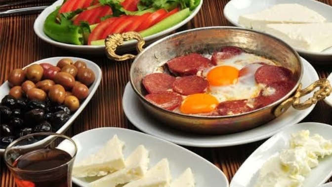 Bu sahur sensiz olmaz dediğiniz kim var?