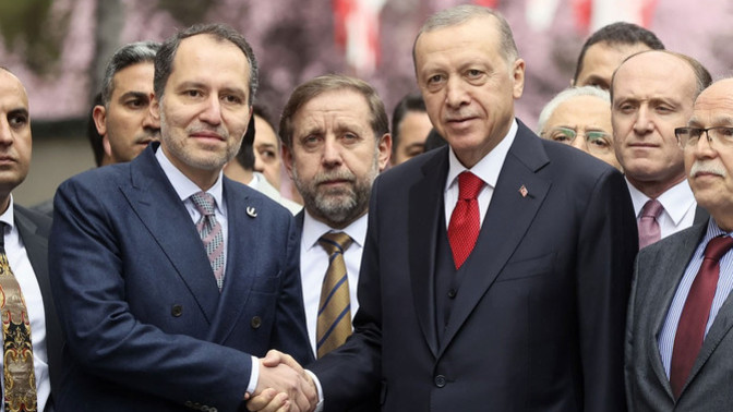Bileşen iktidar parçalanan muhalefet ! bu seçimleri AKP'nin kazanma ihtimalinin yüksek olduğunu düşünmeye başladım , ?