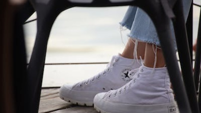 Beyaz Converse çamaşır suyuyla temizlenir mi?