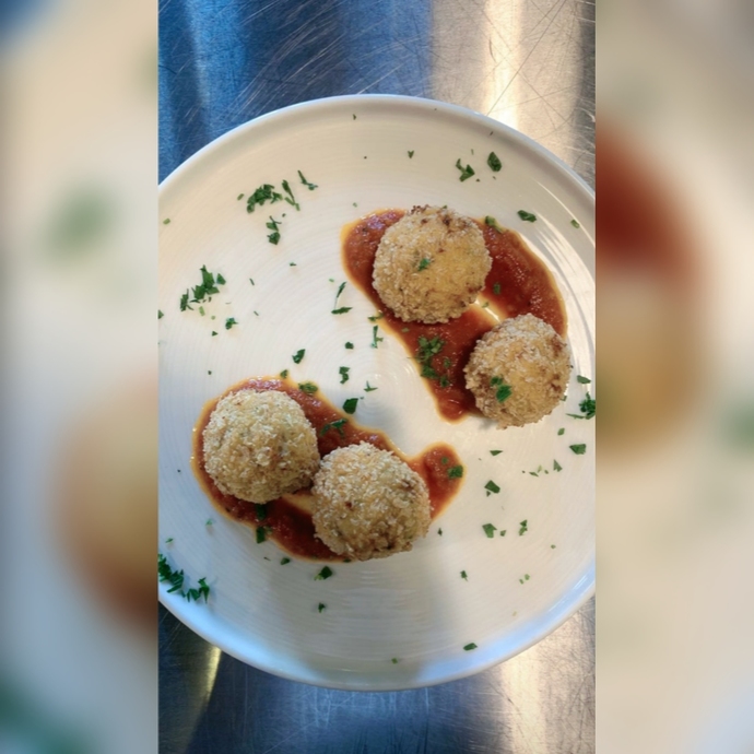 İlk iş günüm ve ilk tabağım olan İtalyan mutfağı esintisi Arancini yaptım sever misiniz?