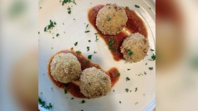 İlk iş günüm ve ilk tabağım olan İtalyan mutfağı esintisi Arancini yaptım sever misiniz?