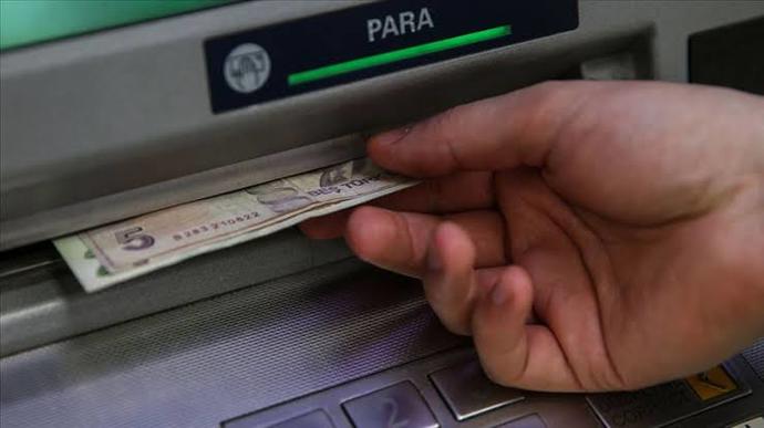 Türkiye şartlarında 10 bin, 12 bin lira maaş alınması şaka gibi değil mi?