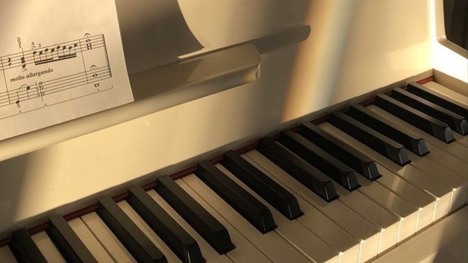 Mesela sevdiğiniz bir şarkının piano coverını sever misin?