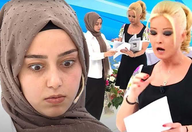 Bazen tesettürlüleri görünce bunun için mi kıyamet kopardılar diyorum ciddi ciddi bunun için mi o kadar olay yaşandı?