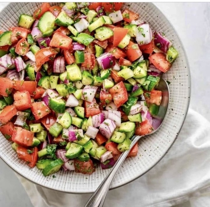 Pilavın yanına cacık mı daha iyi yakışır,salata mı?