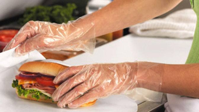 İnsan, yemek yaparken eldiven mi takmalı? 