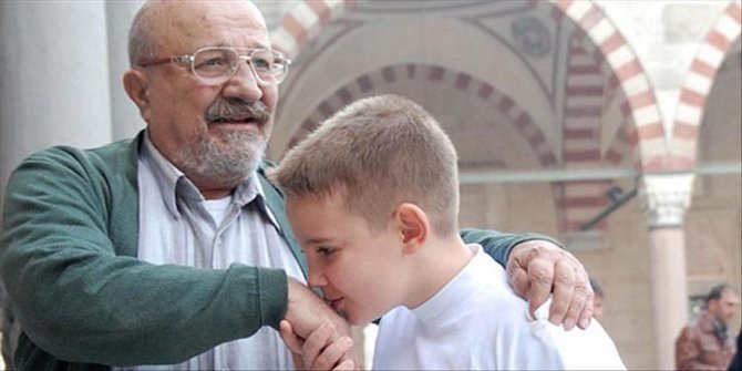 Bayramlarda el öper misiniz yoksa size anlamsız mı gelir?
