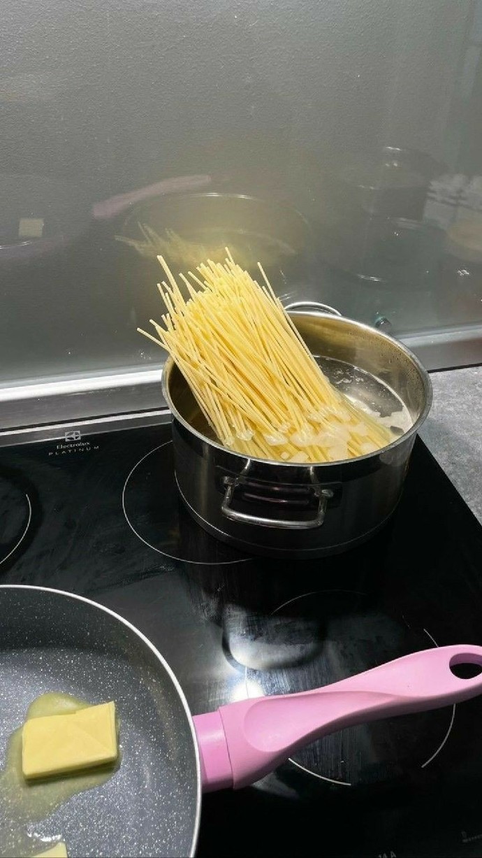 Spagettiyi kırarak pişirmek suç mudur?