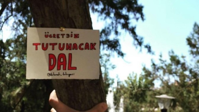 Şu hayatta tutunacak bir dalın var mı?