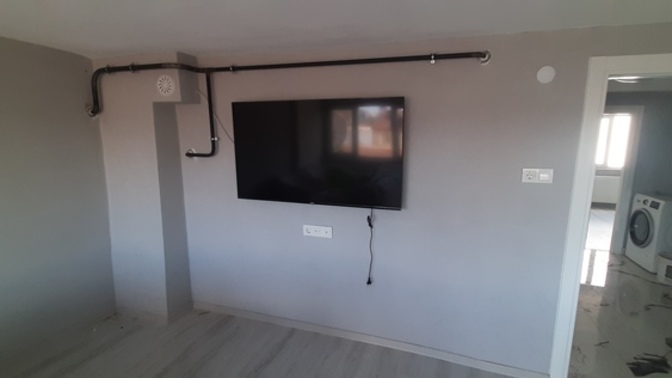 Sizce nasıl bir çözüm bulabilirim bu dogalgaz borusunu gizlemek için?