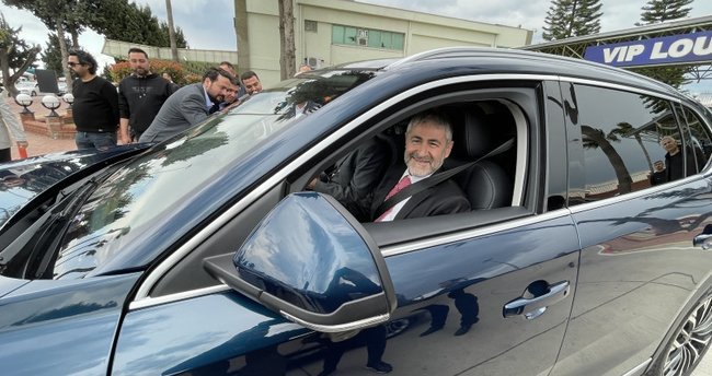 Bakan Nebati, TOGGu sevmeyenlere gelin size verelim bir tur atın desek koşarak gelirler demiş. TOGGla tur atmak ister miydin?