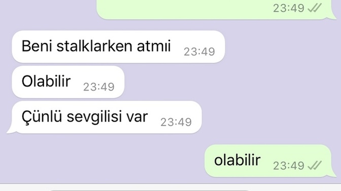 Arkadasım, kendi cevresinden biri bana yanastıgında neden tavır alıyor?