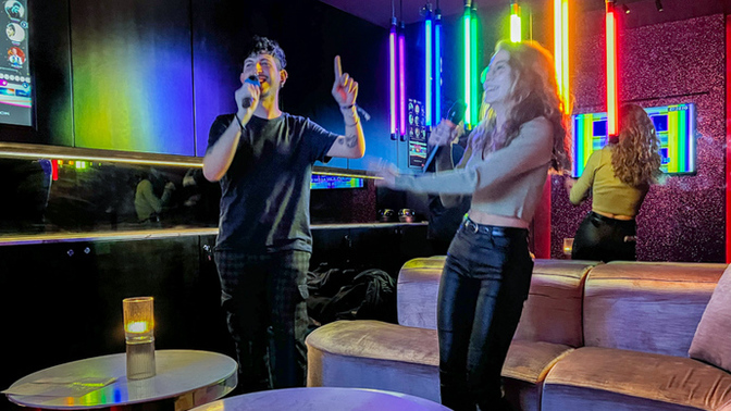 Manitayla karaokeye gitmek aşkı öldürür mü, sesimi duyunca kaçar mı?