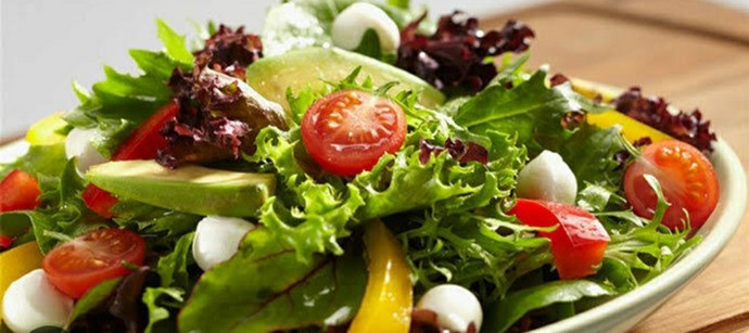 Akdeniz salatası mı kaşık salatası tarzı salatalar mı, favoriniz hangisi?