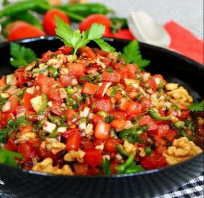 Akdeniz salatası mı kaşık salatası tarzı salatalar mı, favoriniz hangisi?