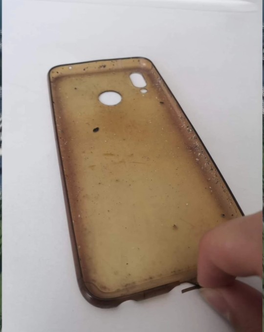 Telefon kılıfım koptu. Neyle yapıştırabilirim?