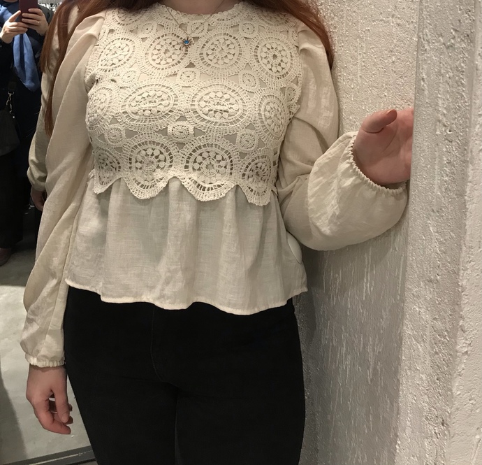Açık giyinen biri değilim, bu üst hoşuma gitti. Güzel mi?