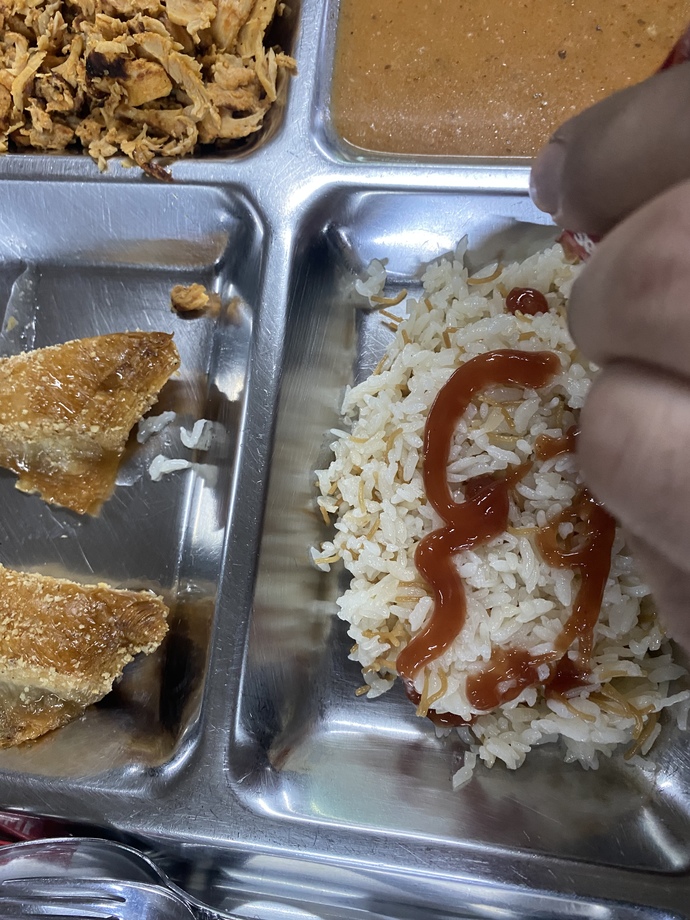 Pilava ketçap sıkılır mı?