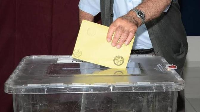 Gerçekten de, seçimlerde bizi kimin yöneteceğini mi seçiyoruz?