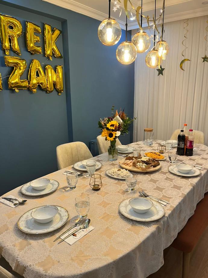 Dün iftara davetliydim, masa çok hoşuma gitti. Ramazanı böyle kutlamak güzel değil mi 😀😍🤗?