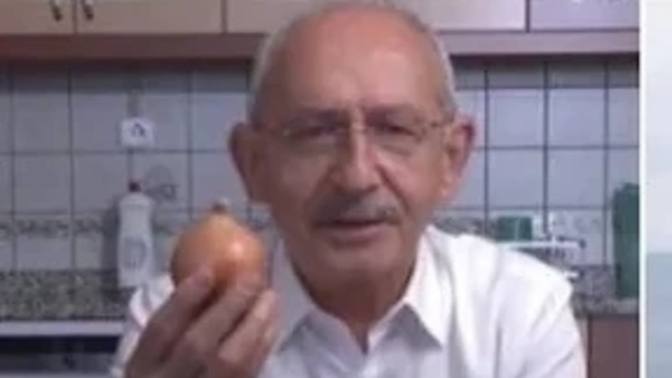 Bir soğan için ülkeni (Türkiye'yi, atalarının kanlarını dökerek canlarını vererek kazandığı Türkiye'yi) teröristlere satar mısın?
