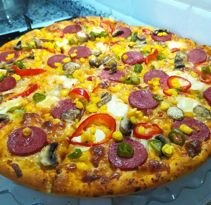 İftar için nefis bir pizza yaptım, olmuş mu sizce🍕🤤?