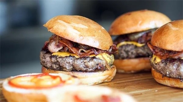 Hamburger alım gücü 5 yılda yarı yarıya düştü. En son ne zaman hamburger yediniz?