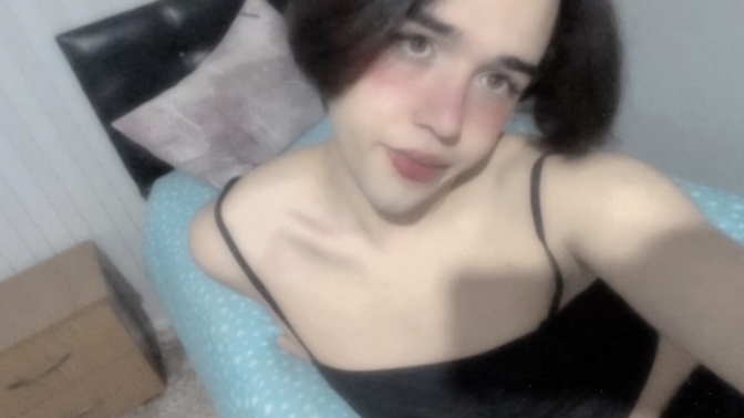 Trans kadınım, henüz hormona başlamadım. 18 yaşındayım, bana ne tavsiye verirdiniz?