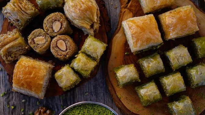 Cuma günü Ramazan Bayramı. Peki, senin favori bayram tatlın ne 😛?